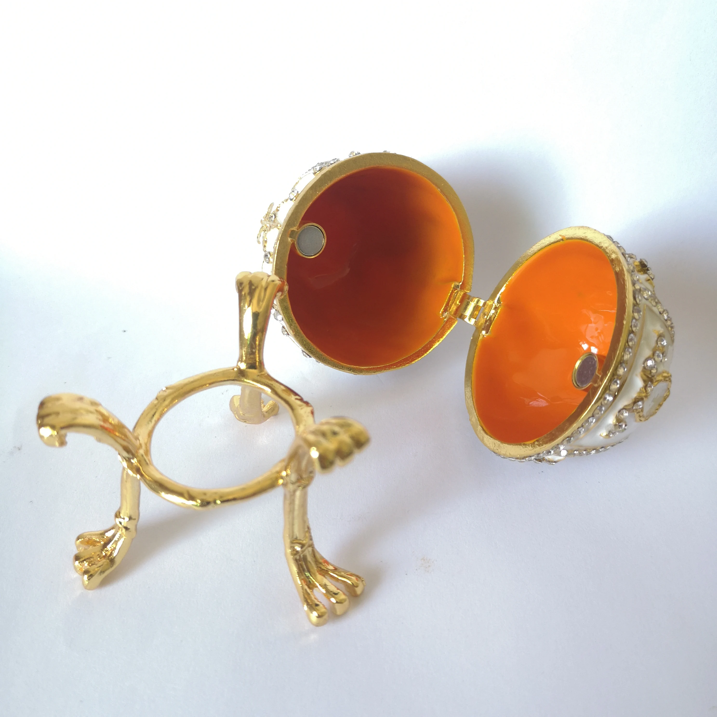 Hot selling 2021 white enamel handmade easter egg metal jewelry box for easter gifts