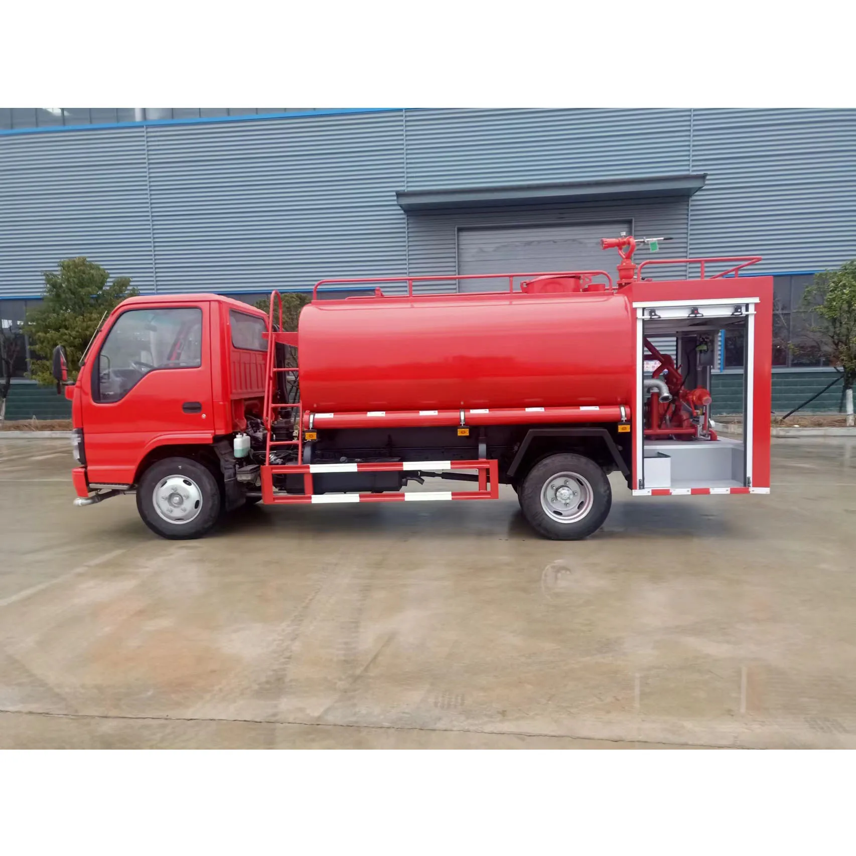 Factory Directly Sale ISUZU 130PS 4000 Liters Water Tank Fire Engine Fire Fighting Truck Price