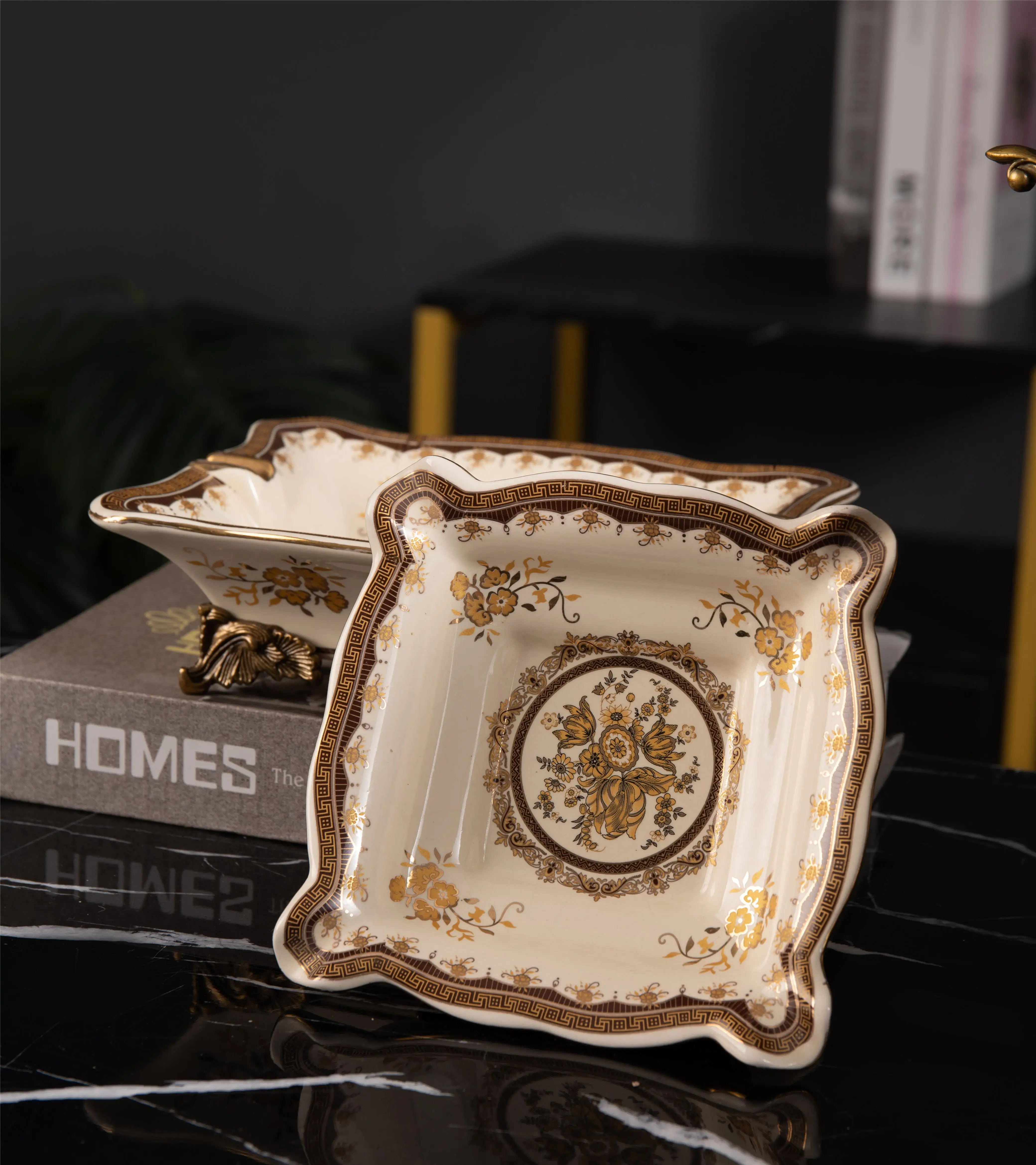 China Manufacture Ceramics Home Decoration High Quality Custom Gold Flower Desktop Ornament Ceramic Ashtray