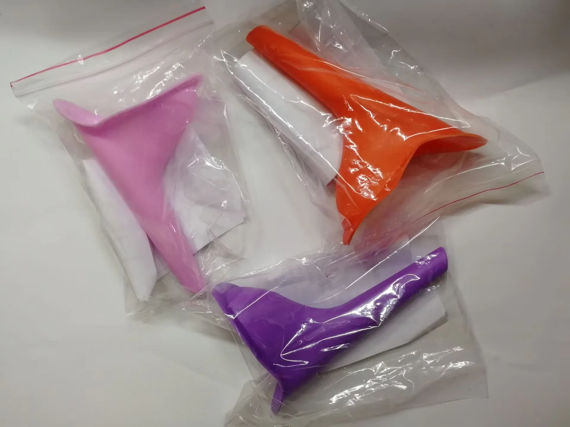 2024 FE Soft PTR Female Pissing Urinal Outdoor Travel Stand-Up Pee Toilet Urinals with Sensor Feature for Women