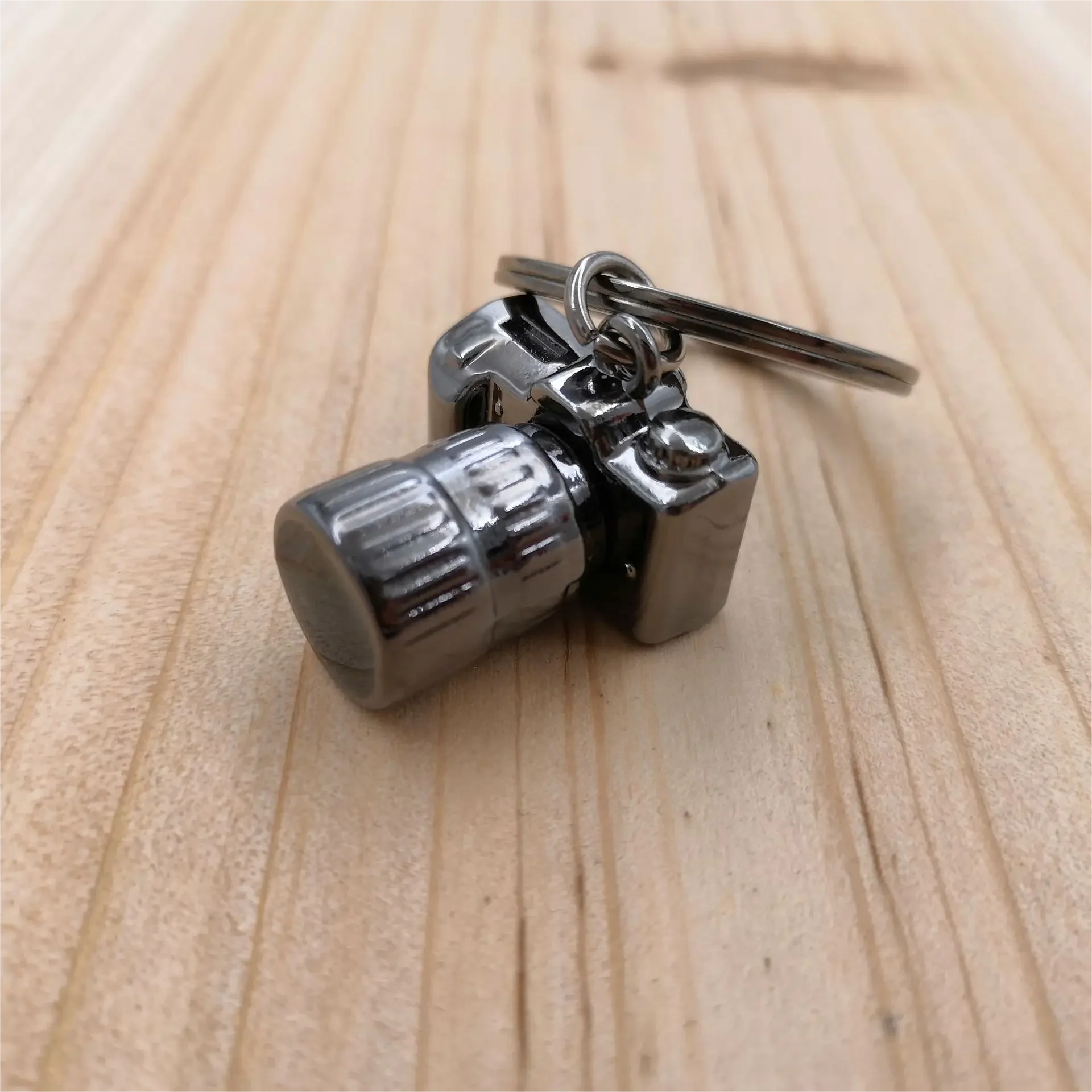 Wholesale Vintage Camera SLR Alloy Key chain Pendant Mini Camera keychain Charm Souvenir Gift For Photography Enthusiasts