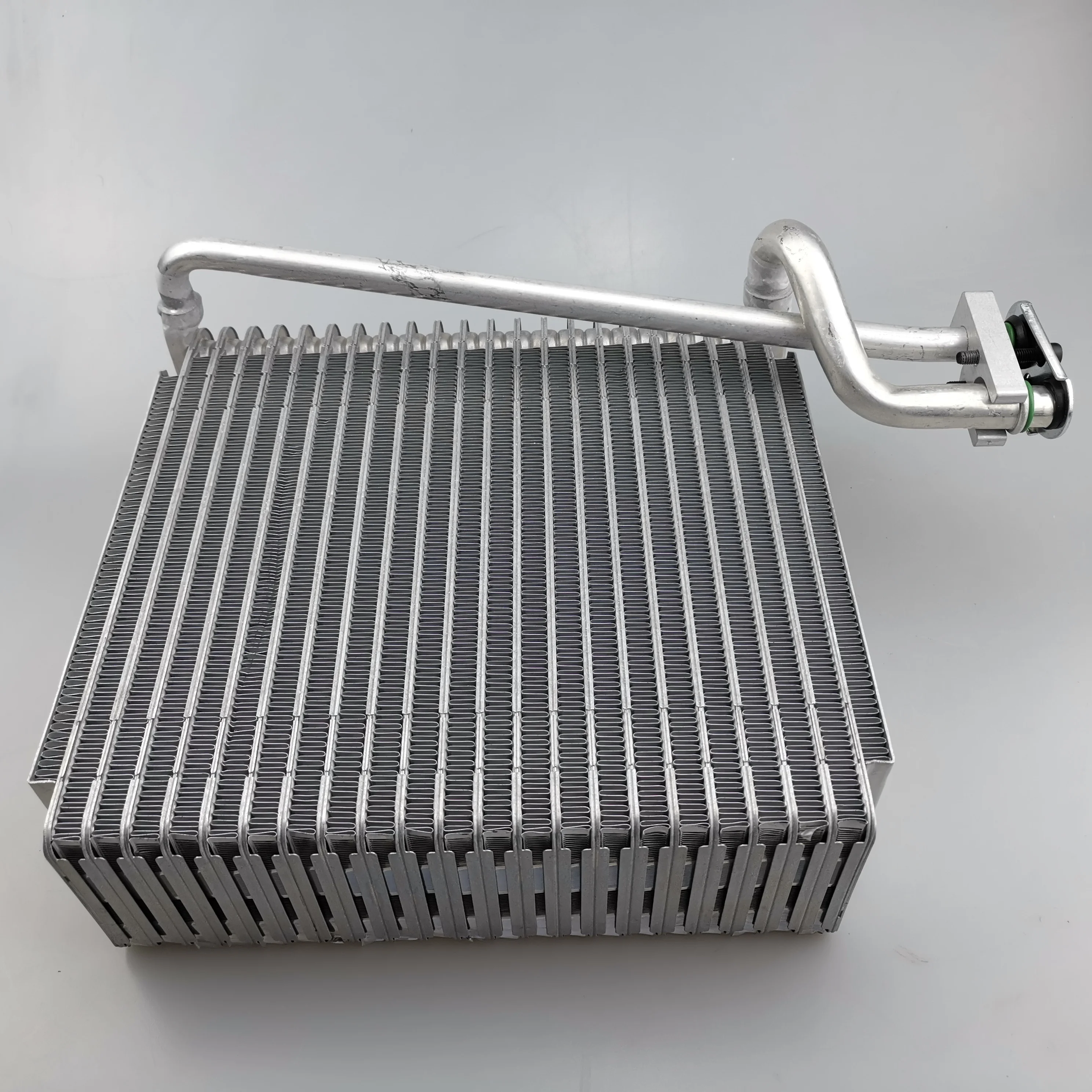 SAIC MAXUS V80 Original Front evaporator core C00013620 C00224476