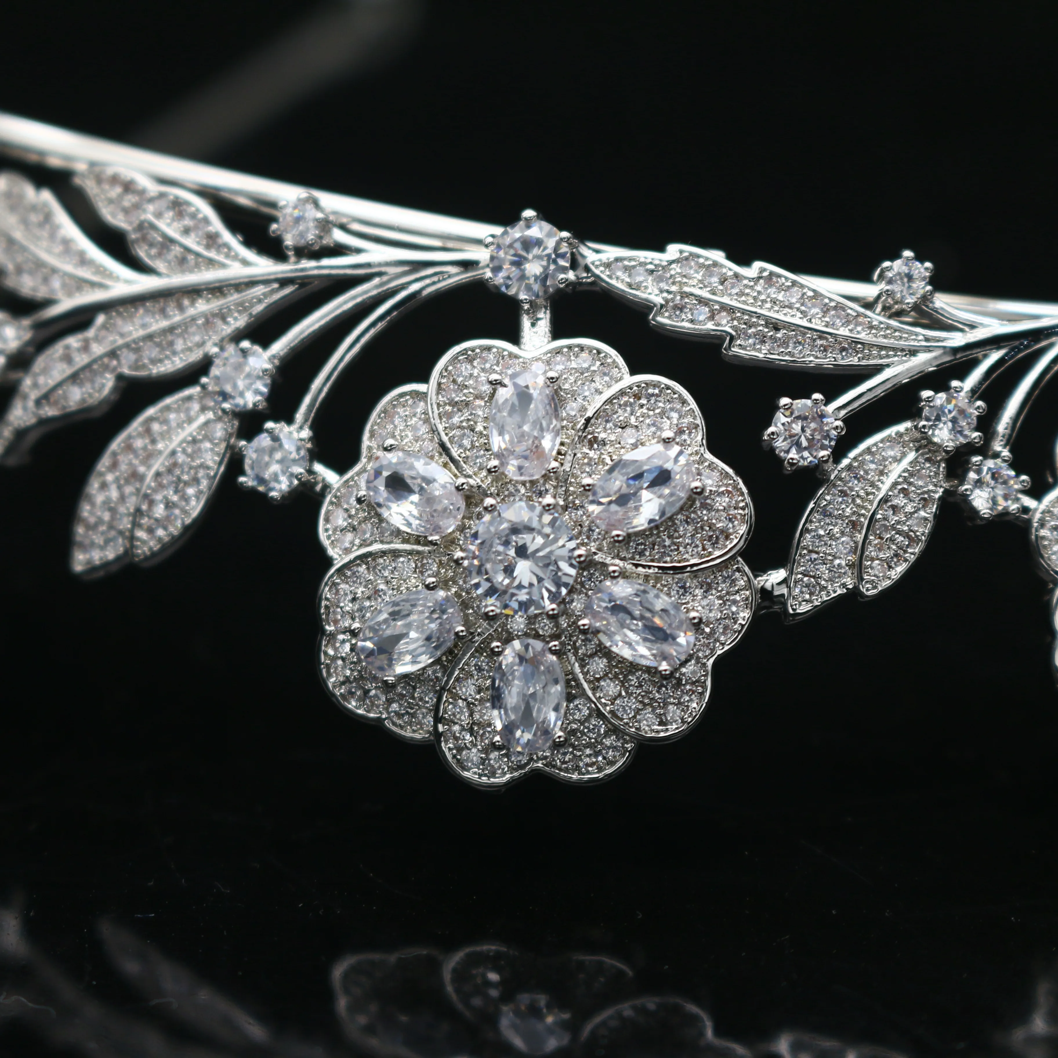 Fashion Women Bridal Tiaras And Crowns Zirconia Shining Exquisite 3A+ CZ Party Wedding Princess Pageant Crowns