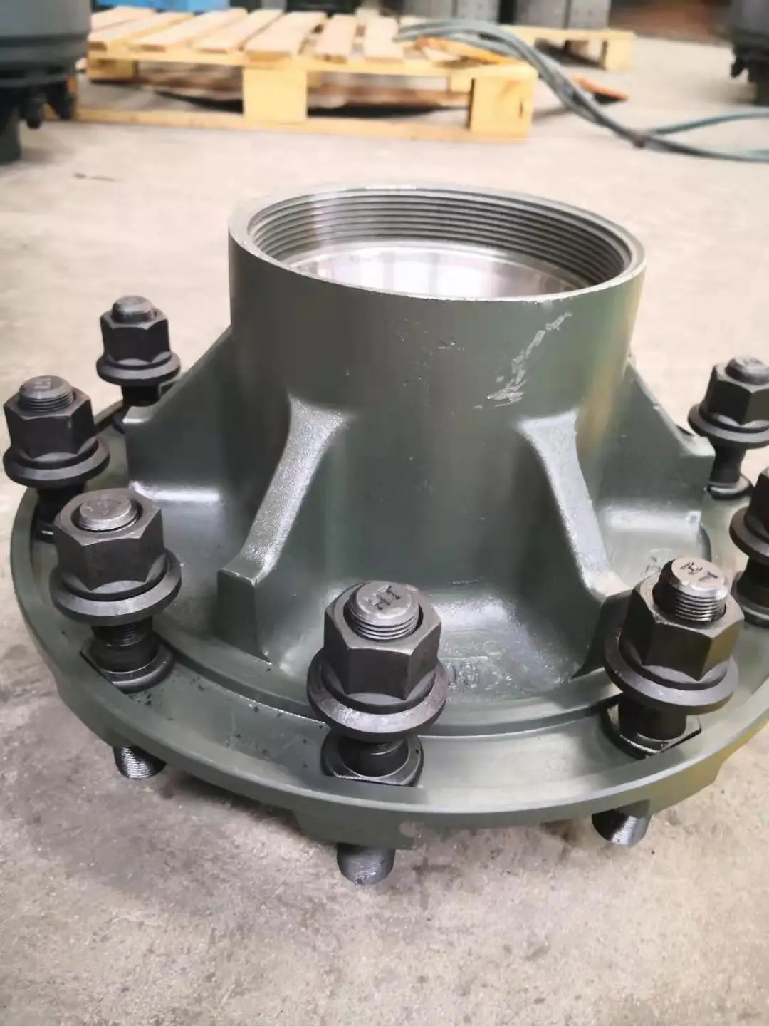 LUEN China Factory Price American Type / German Type Axle Wheel Hub