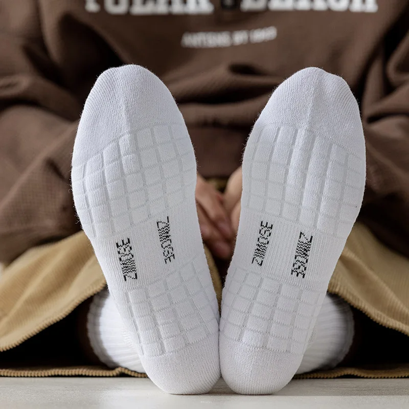 Manufacture wholesale long custom socks  anti slip soccer grip socks with logo