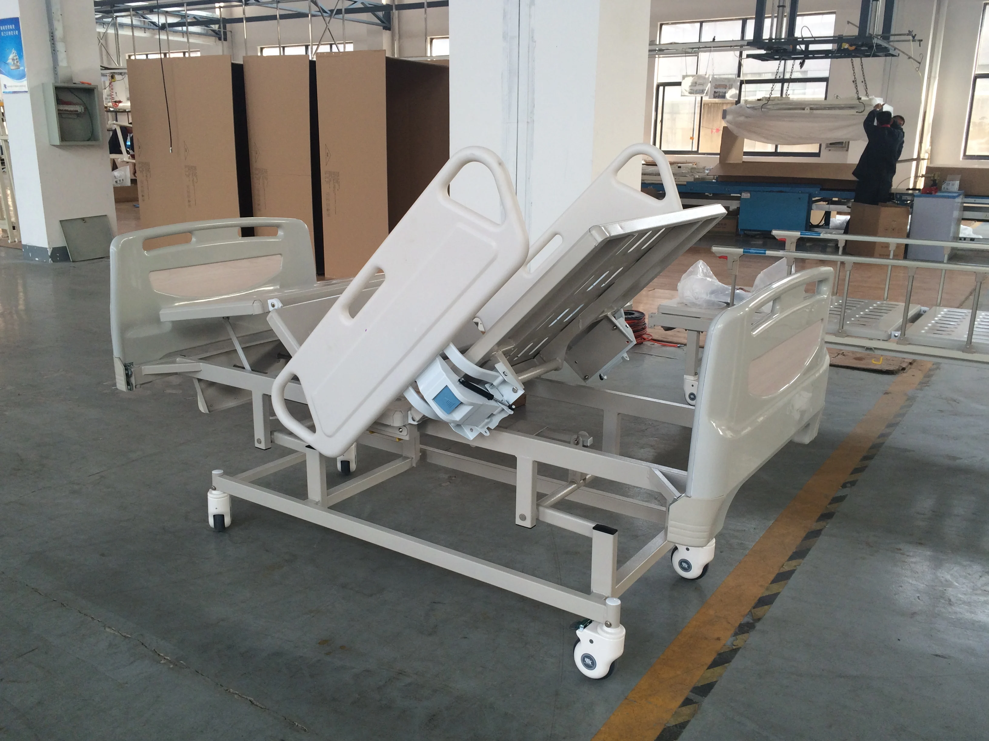 YC-3618L Warranty 2 Years Factory 3 Cranks Manual Hospital Bed Hospital Equipment 3 Function Mechanical Bed