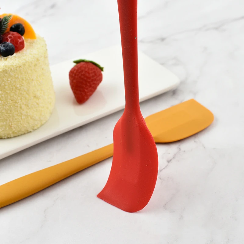 BSCI Factory Household Integrated Scraper Baking Cream Shovel Cake Scraper Blender Silicone Spatula