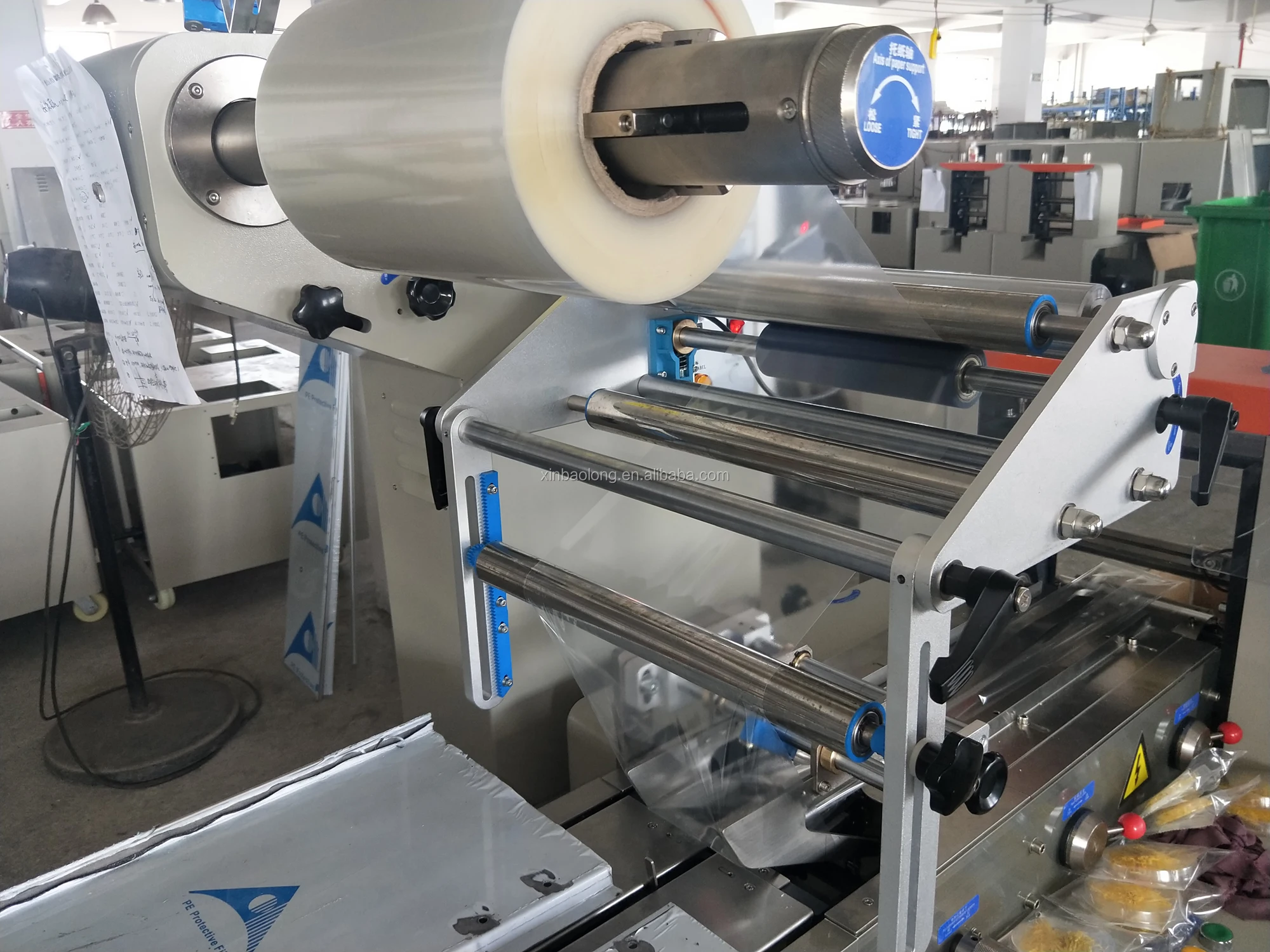 Automatic String Cheese/screw Hardware Pillow Packaging Machine