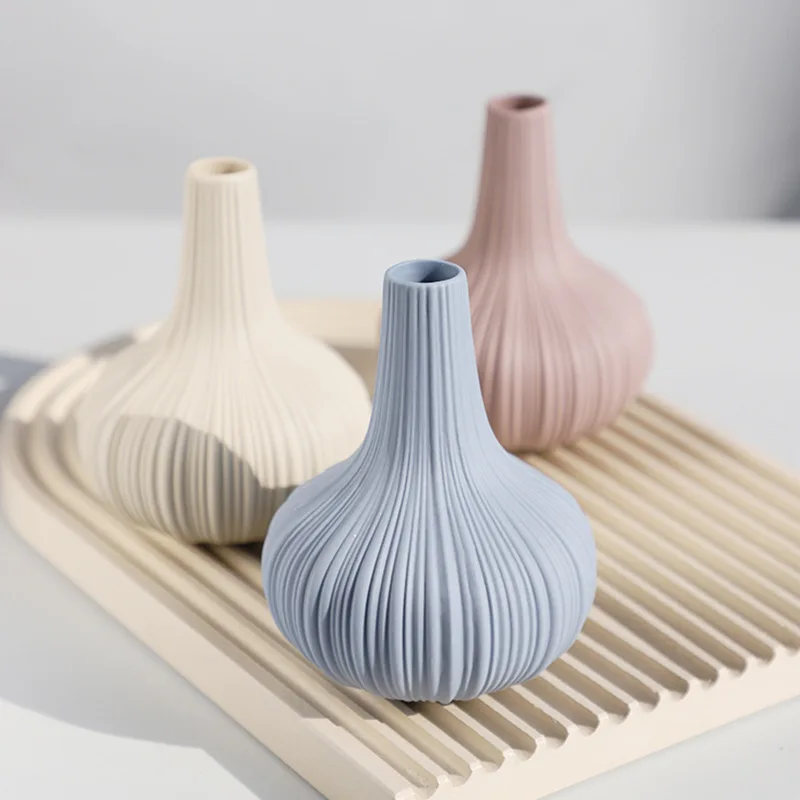 Mini Ceramic Vase for Modern Dining Table Small Simple Nordic Design with Dried Flowers and Aromatherapy Arrangement