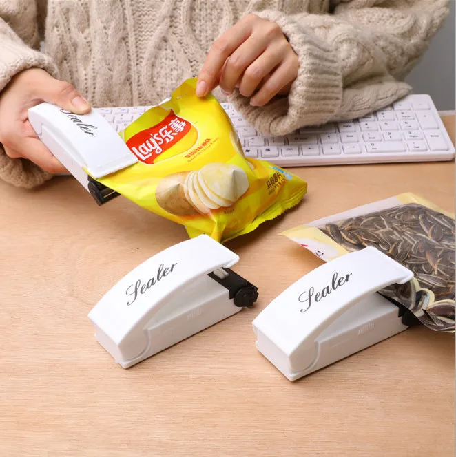 Home Use Easy Operate Safety Mini Bag Sealer Sealing Food Preservation Storage Hand Press Bag Sealer Pack