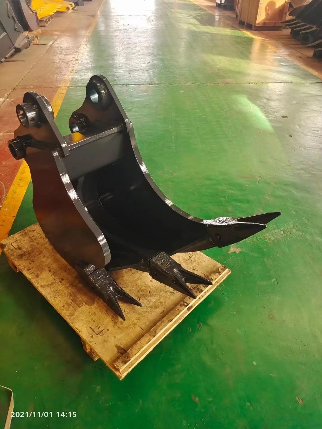 Excavator bucket   Custom OEM Digging Excavator bucket for construction machinery  (Mini 3 teeth excavator bucket)