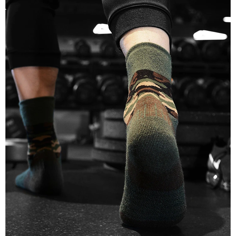 OEM Custom Unisex Camouflage Crew Sports Socks Men Athletic Outdoor Terry Socks  Green Merino Socks
