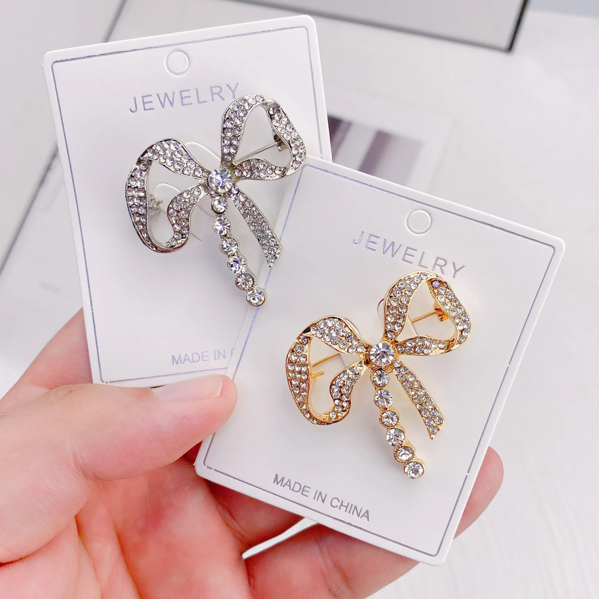 Wholesale Japan Korea White Rhinestone Bowknot Brooches Pins Clothing Butterfly Knot Corsage Accessories