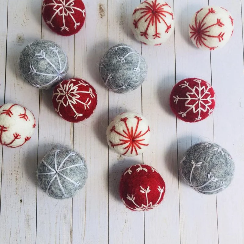 good-looking 7cm holiday decoration wool felt ball garland