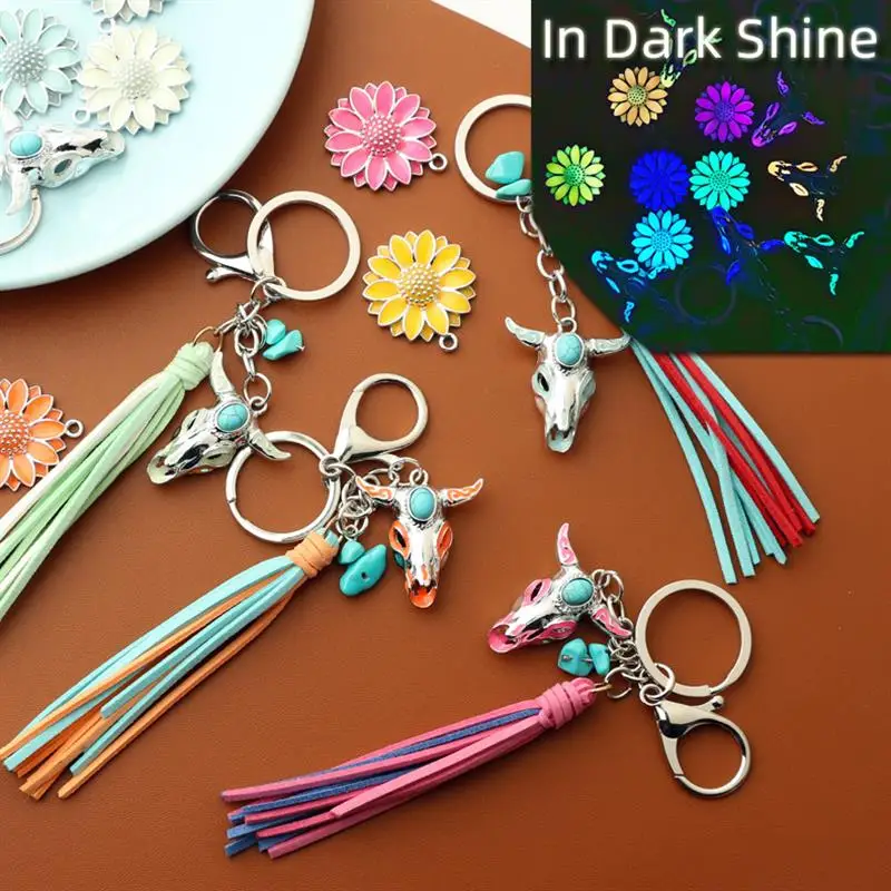 Dark shine vintage western style pine stone luminescent bull head fluorescent metal pendant skulls keychain