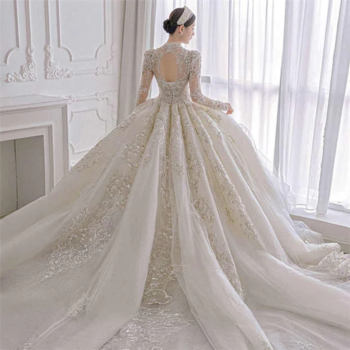 New Arrivals 2024 V-neck Long Sleeve Backless Heavy Beaded Bride Luxury Wedding Dress Muslim