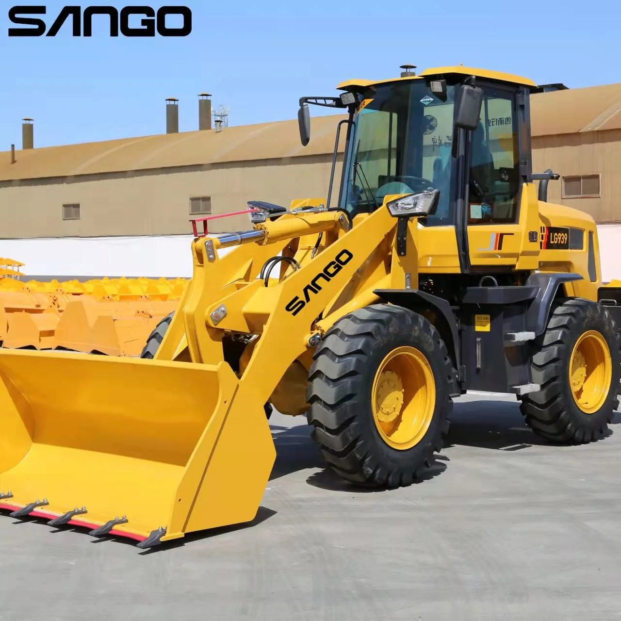 LG939 800kg 1.5 ton mini articulated pallet fork for wheel loader hydraulic pump 2 ton 4 wheel front end loader transmission oil