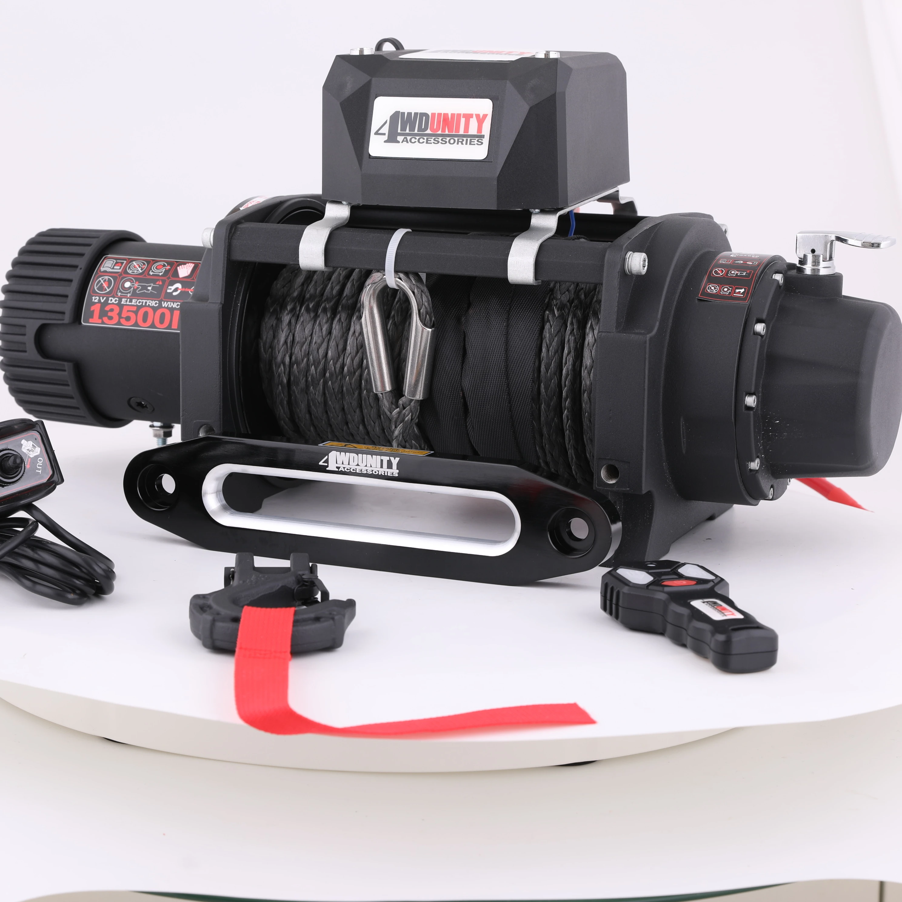 The New 12V 24V 13500LBS/5909KG IP67 Car 4x4 SUV Wired/Wireless Control Synthetic Rope Electric Winch