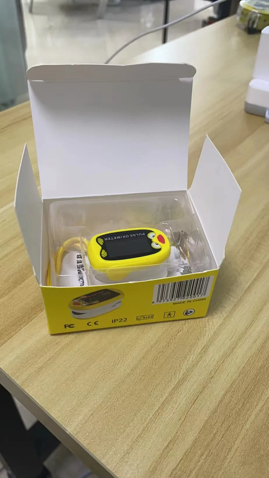 Finger Pilsoximeter High Accuracy Kids Finger Clip Fingertip Pulse Blood Oxygen Oximoter Finger Monitor