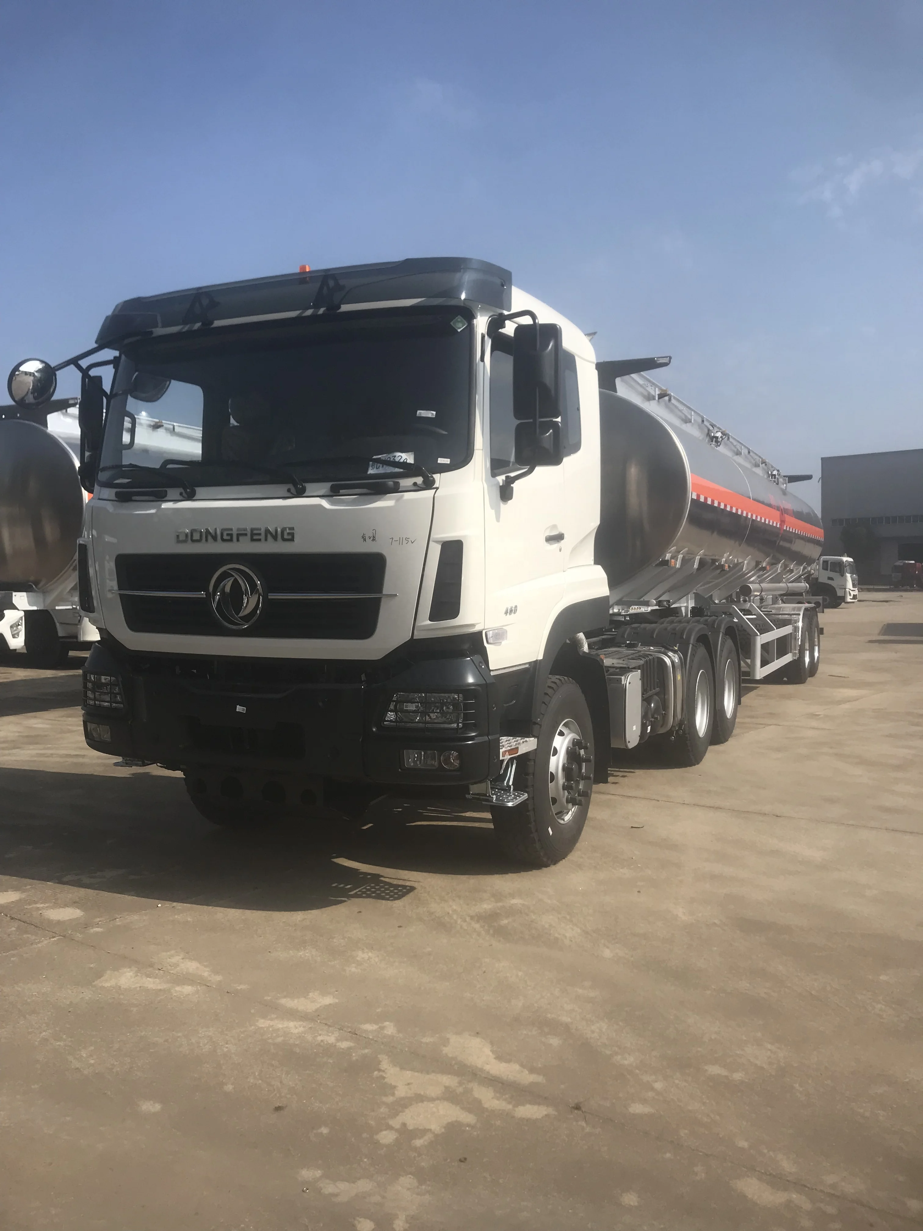 good price 28000L bulk oil tanker semitrailer China manufactured new 2 axles steel gasoline diesel  transportation semi trailer
