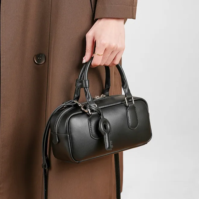 2024 New Niche Black Genuine Leather Tote Handbag for Women Small Portable with Cotton Lining and Two Handles Lady Style