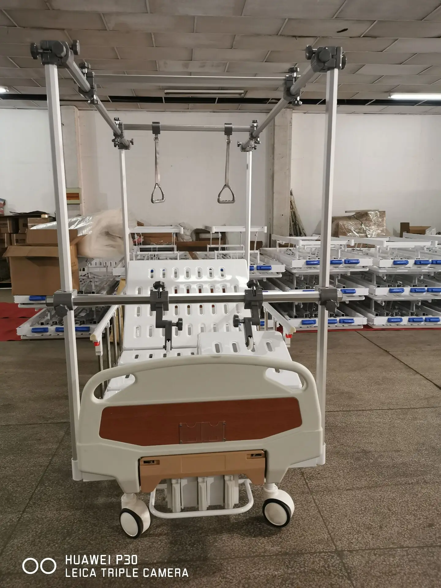 BT-AO001 4 cranks hospital Orthopedic traction frame Bed medical patient Orthopaedic Bed with monkey bar price