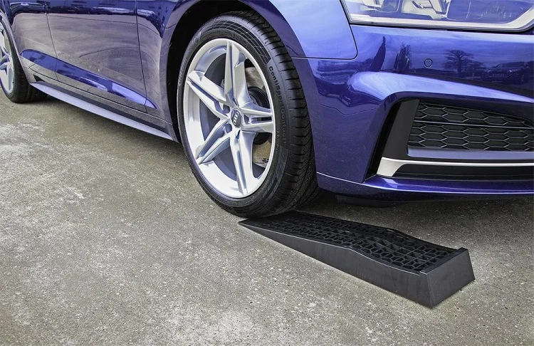 Vehicle 2 Pieces Plastic Car Ramps Low Lift Rising Car Ramp