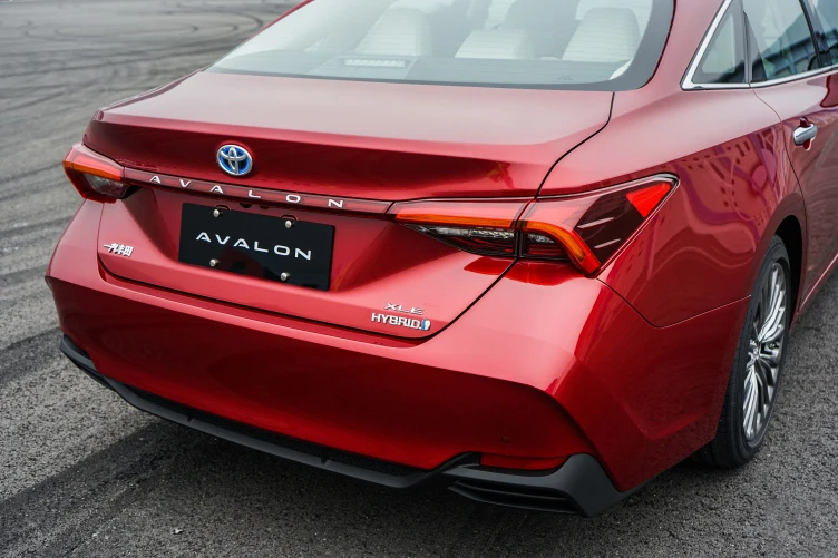 TO YO TA AVALON Oil-electric hybrid High Speed  TO YO TA AVALON Oil-electric hybrid