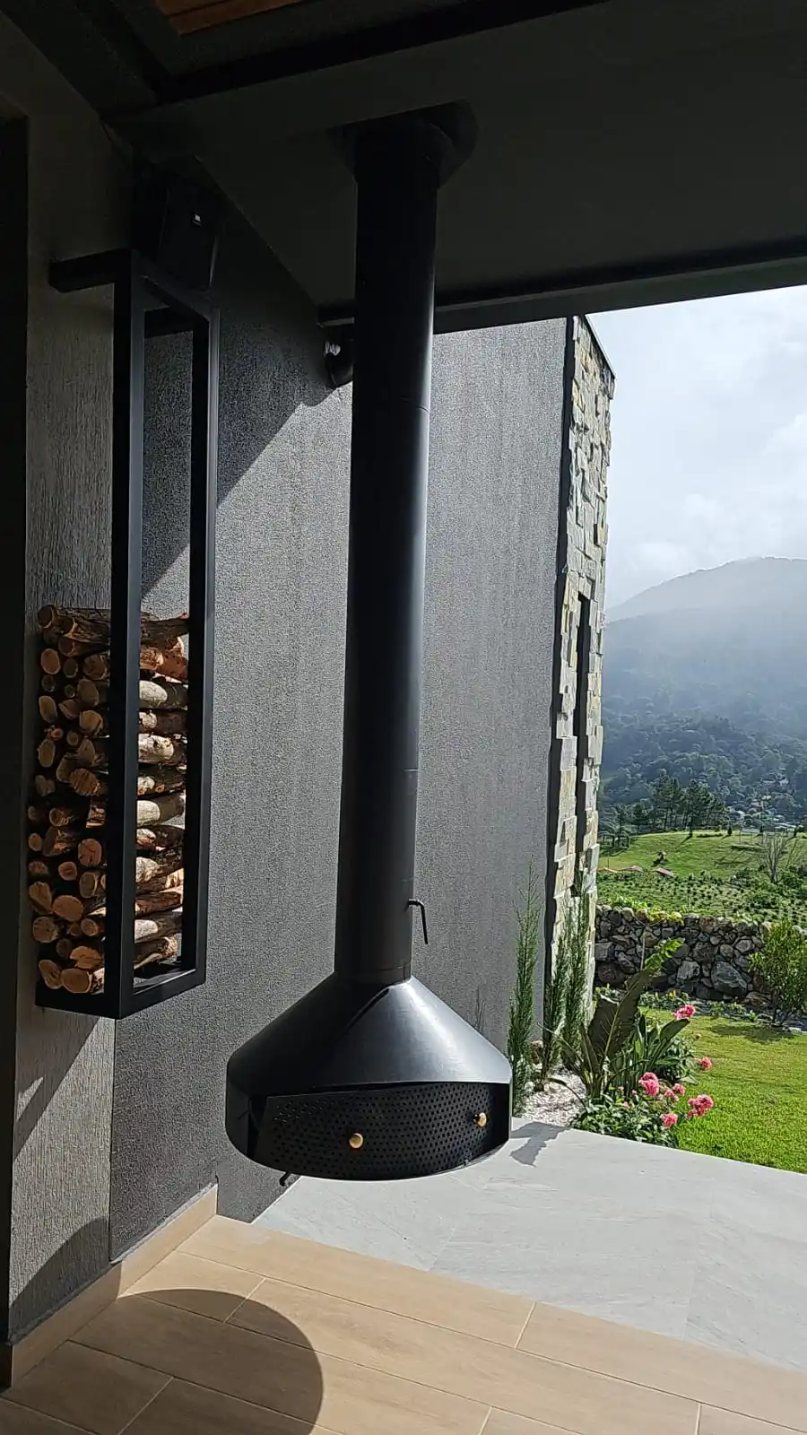 Modern Outdoor Black Carbon Steel European Style Wall Mounted Suspended Wood Burning Stove Fireplace