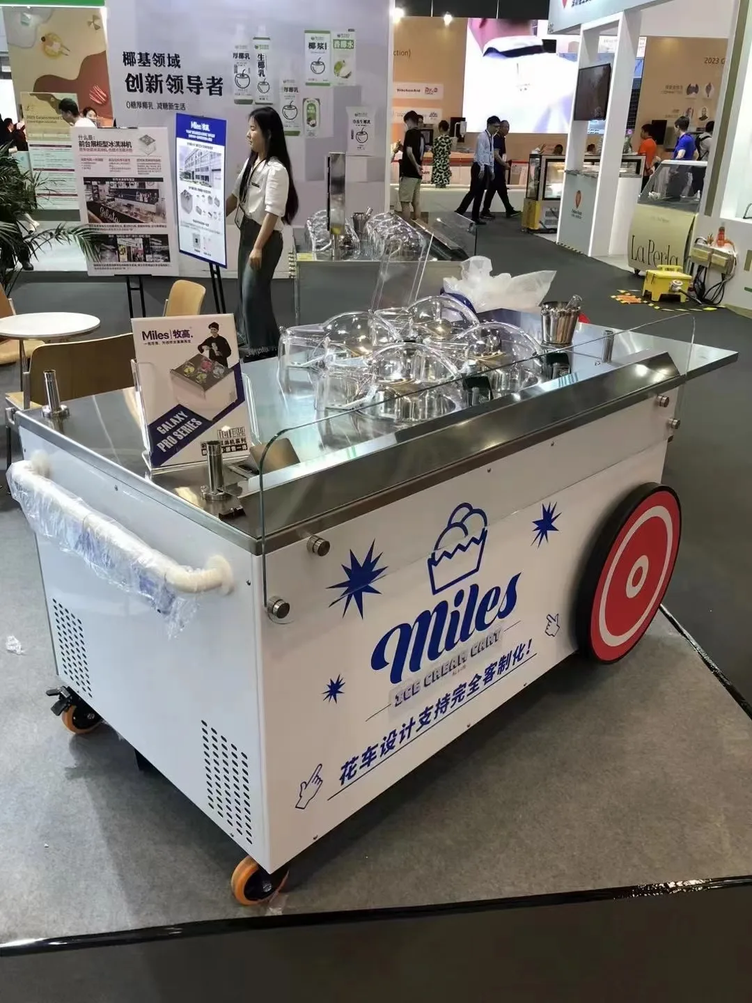 4 pots continuous churning Miles Galaxy PRO V4 cart outdoor street  Standing Floor Frozen Yogurt Hard Serve Ice Cream Machine