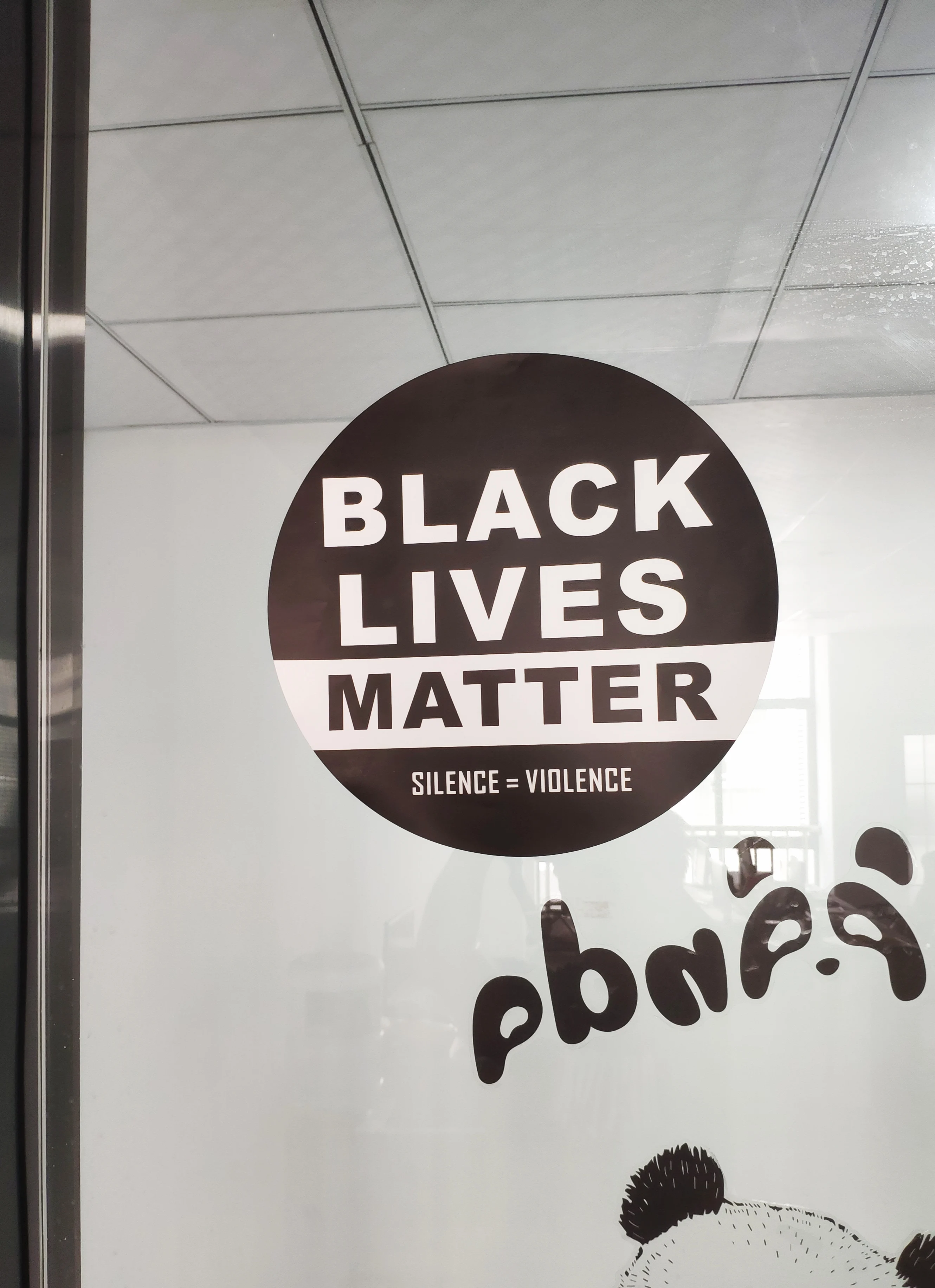 Водонепроницаемые и устойчивые к разрыву настенные наклейки «Black lives is» без расовых лозунгов