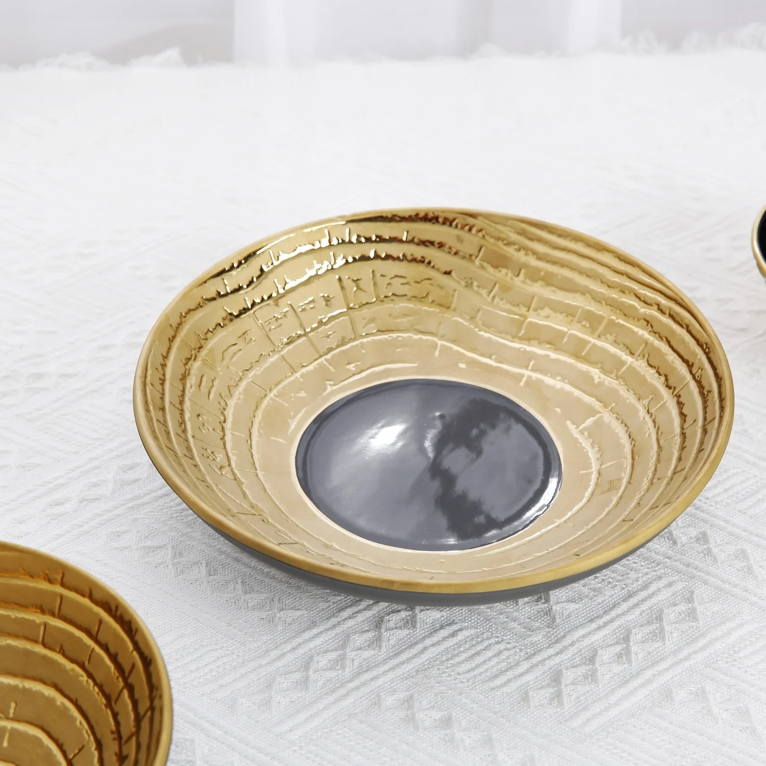 Hotel Restaurant Tableware Plates and Bowls Set Round Black Gold Annual Ring Pattern Crackle Glaze Ceramic Porcelain Dinnerware