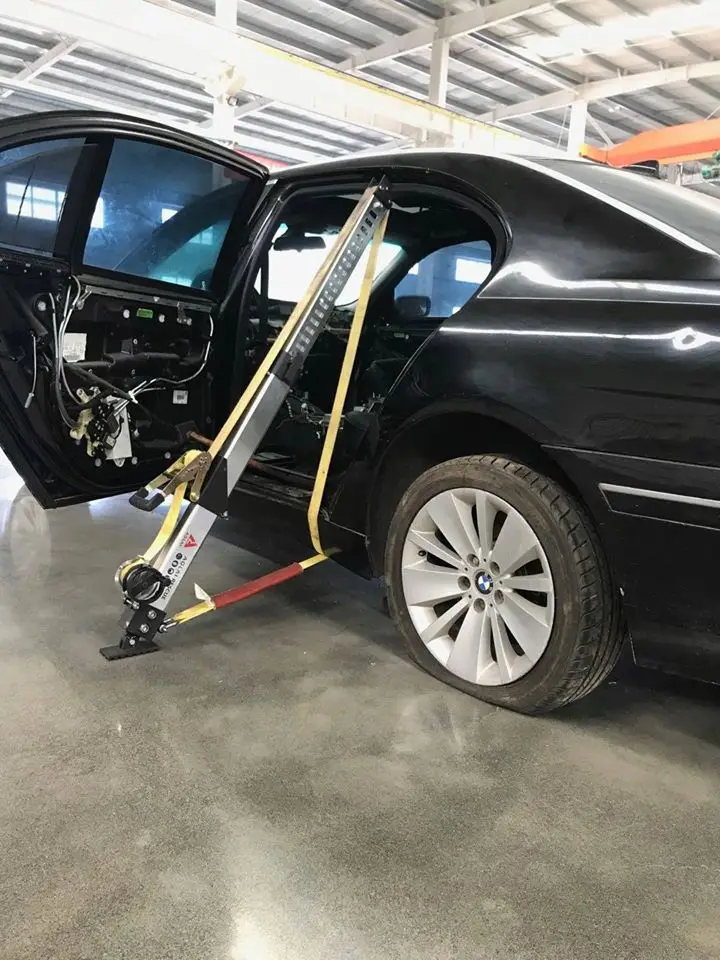 Power shore for crashed cars vehicle stabilization strut