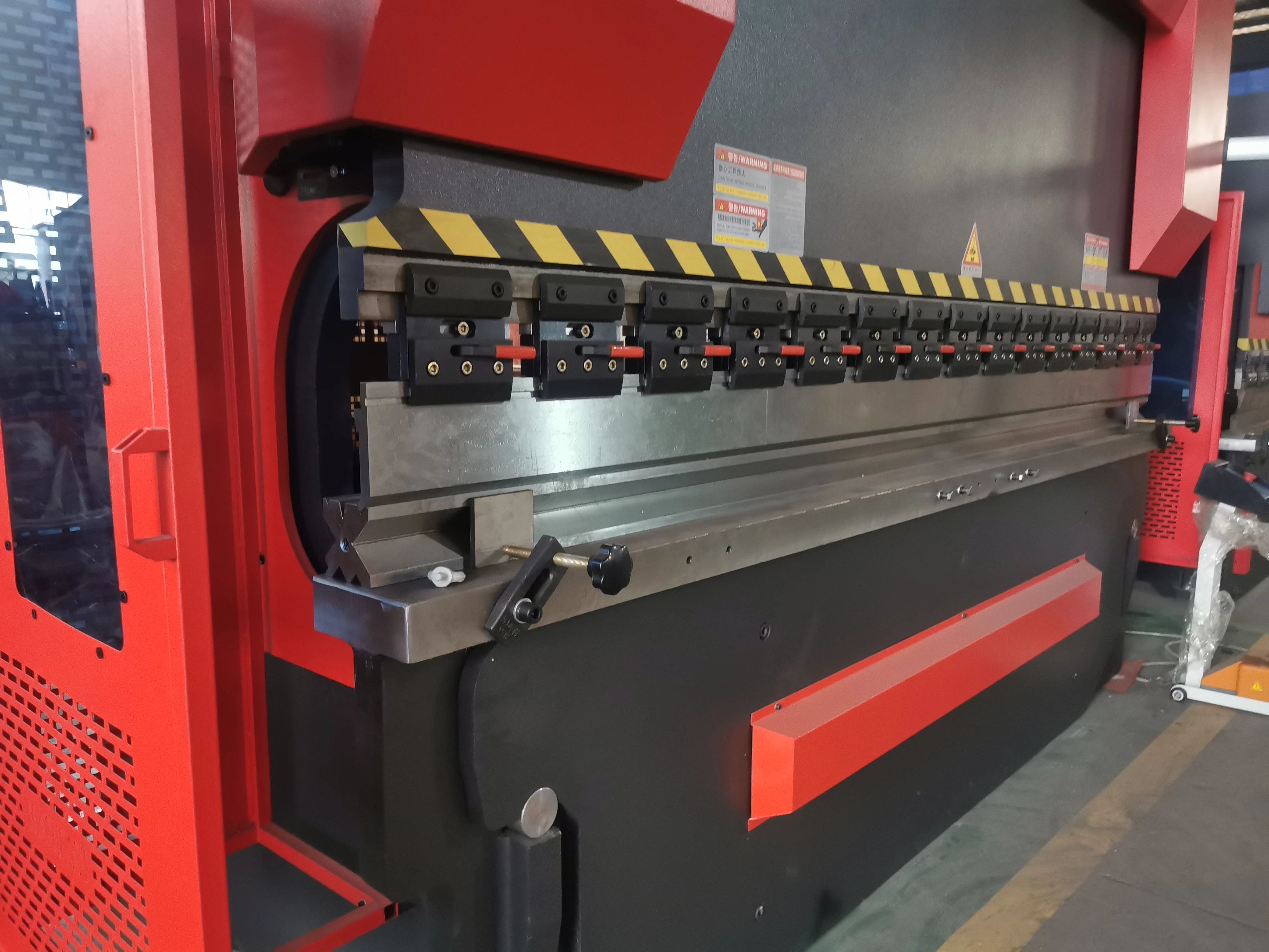 hydraulic press brake machine cnc with delem controller DA66T system sheet metal folding machine for discount price