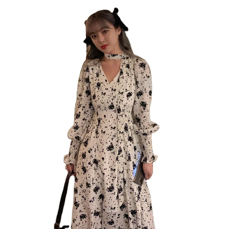 A sense of folds, niche, western style, fashionable temperament, autumn explosion style lantern sleeve dress, waist, thin, knee-