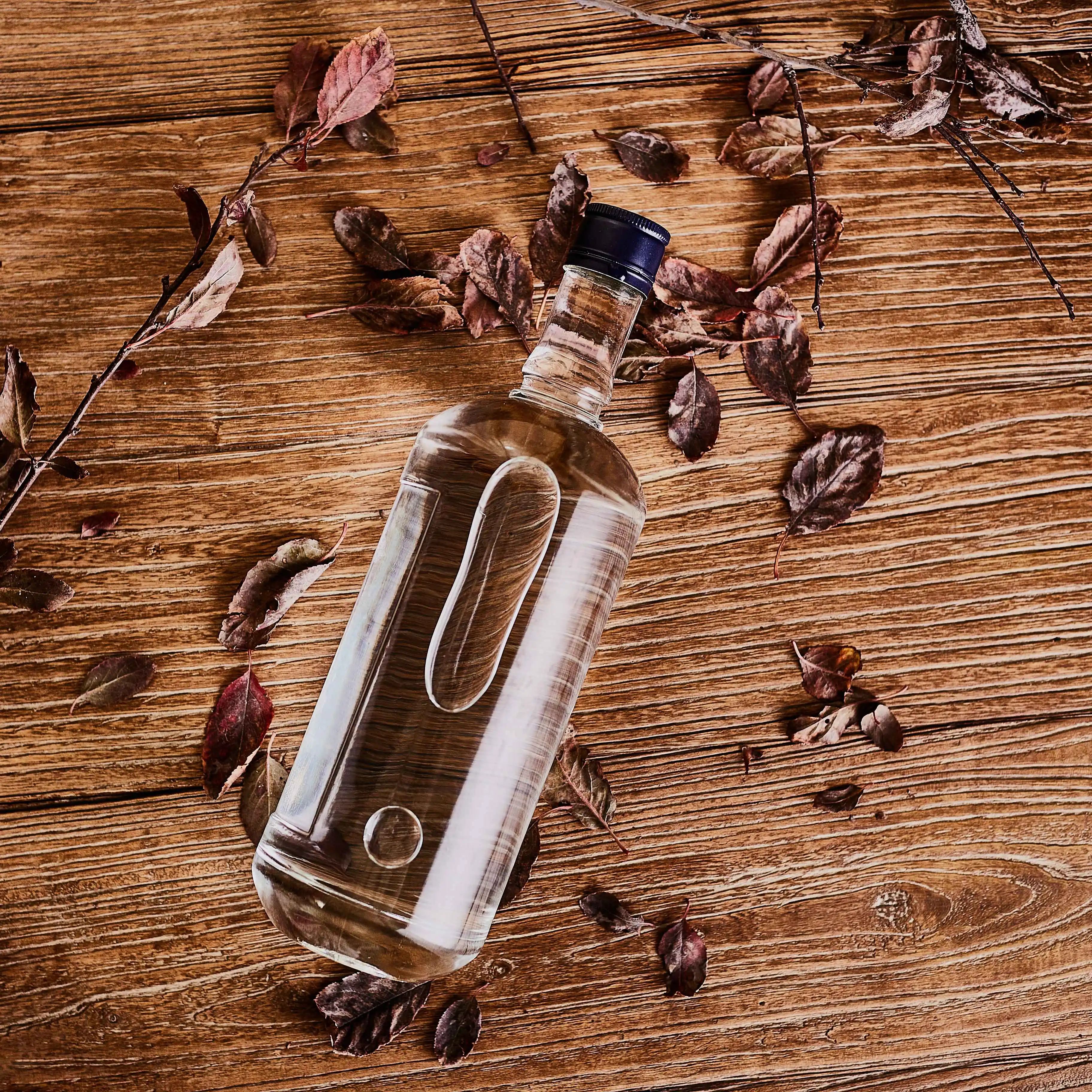 High quality 750ml alcoholic spirits glass bottle whiskey vodka gin rum transparent wine bottle