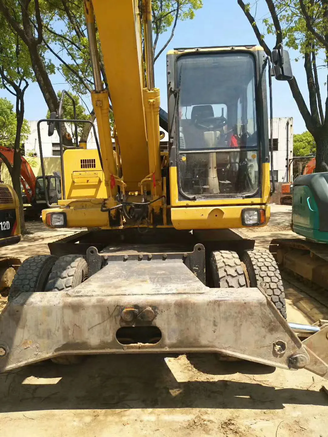 Высококачественный колесный экскаватор Komatsu PW160 японский 16-тонный в Шанхае Китай