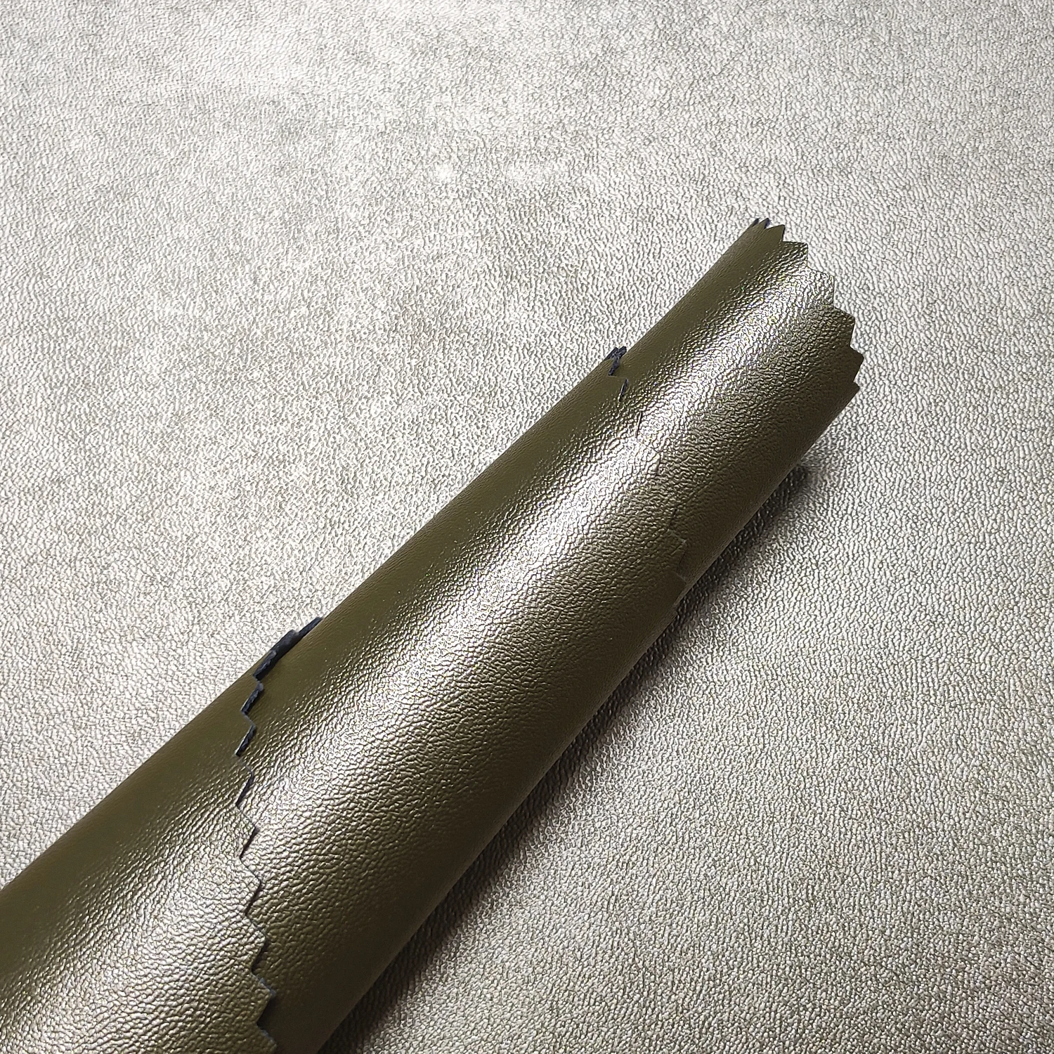 china leather supplier pretty quality and hot selling reflective pu leather fabric for bags