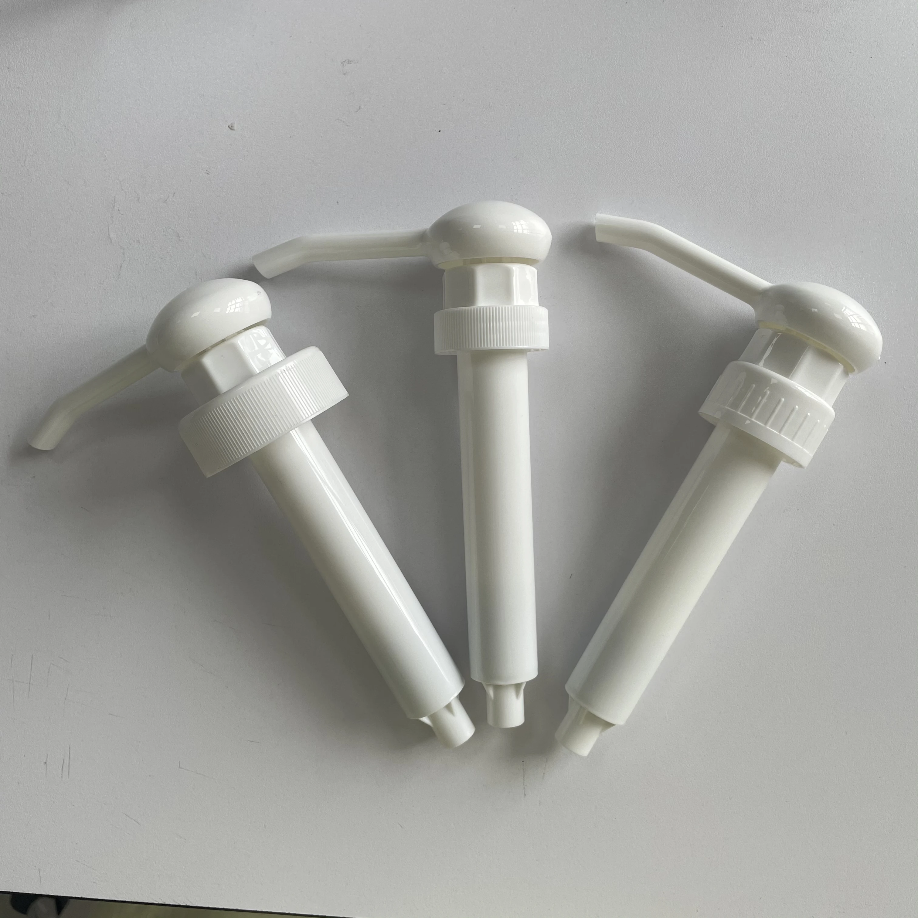 customized 52/400 closure 30cc white gallon syrup soap  screw dispenser pump for 5L gallon bottle