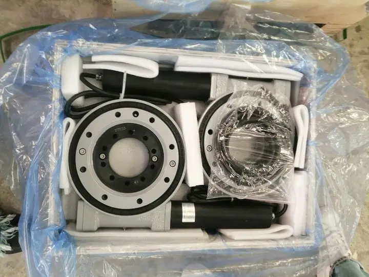 SE9  IP65 High precision Dual Axis Slew Drive With 24V Dc Motor For Solar Tracker System And For Solar Panels