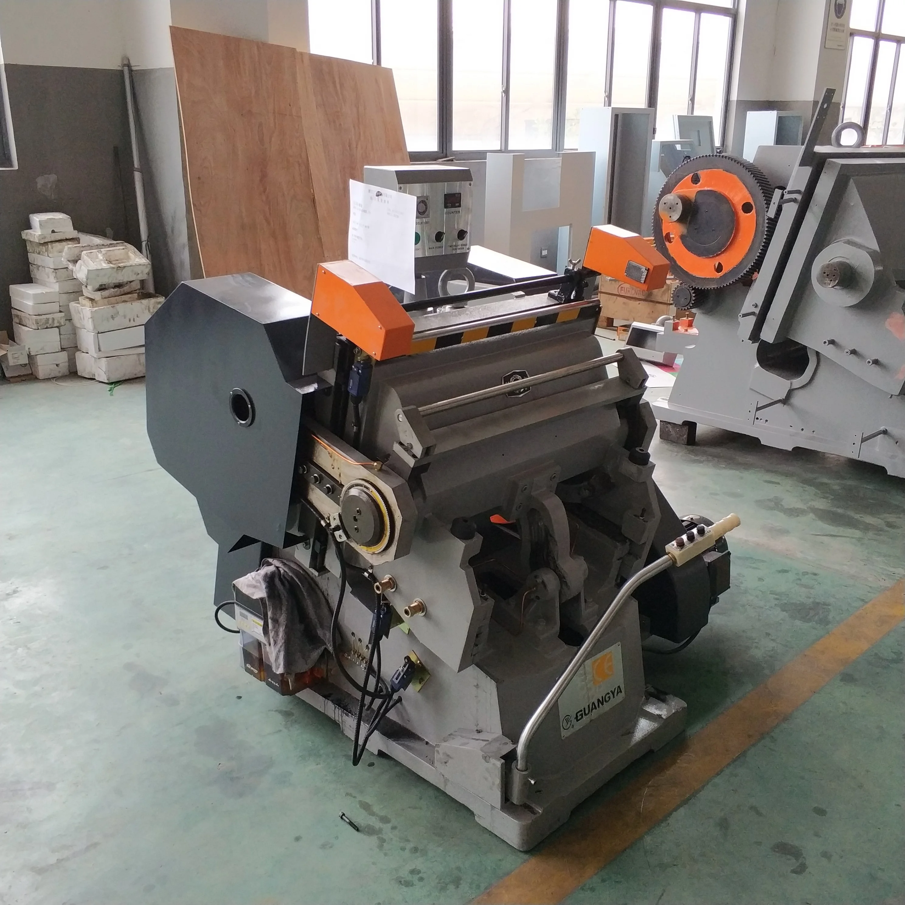 ml-750 press cardboard die cutter