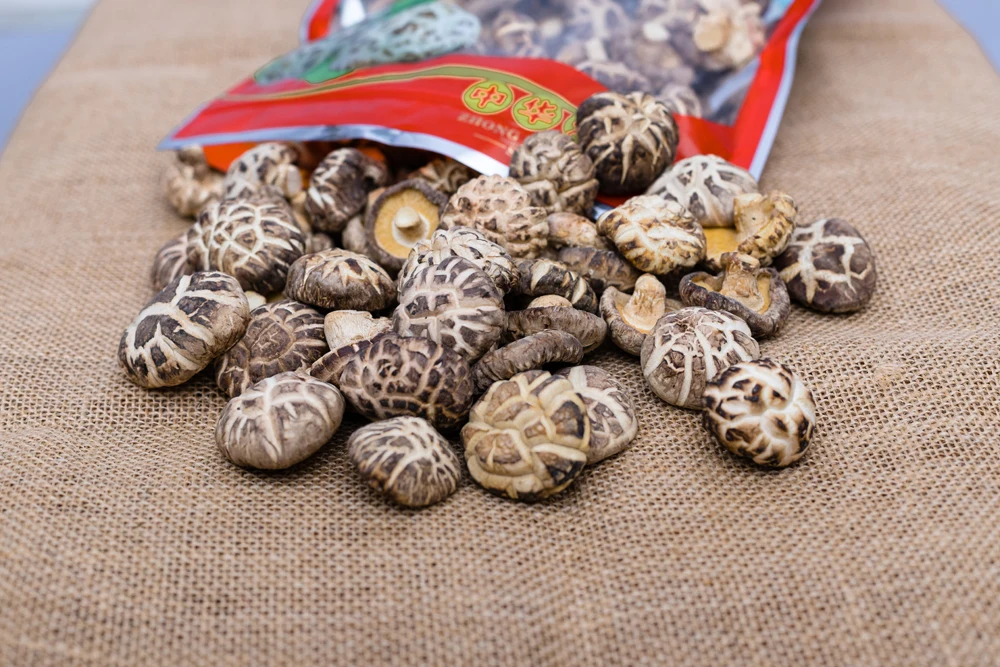 Органический гриб, зеленый гриб шиитаке, сушеный гриб шиитаке, белый итальянский гриб, золотой, дикий