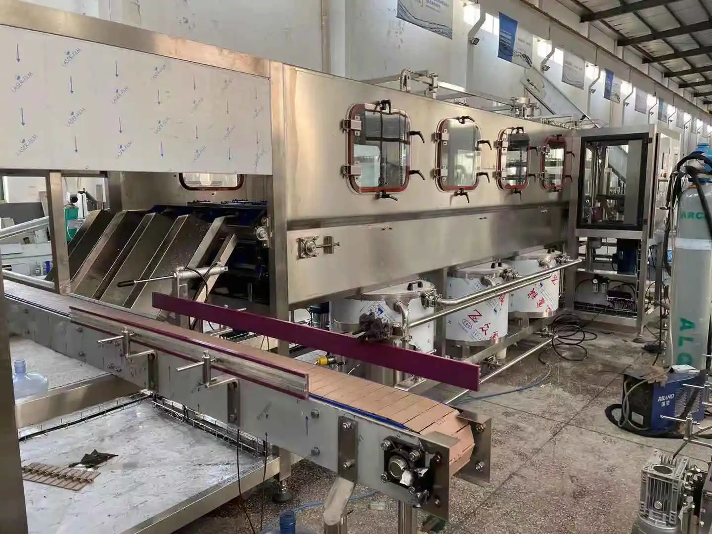 Zhangjiagang factory 5 gallon barreled water filling machine/bootled 5 gallon water bottling line