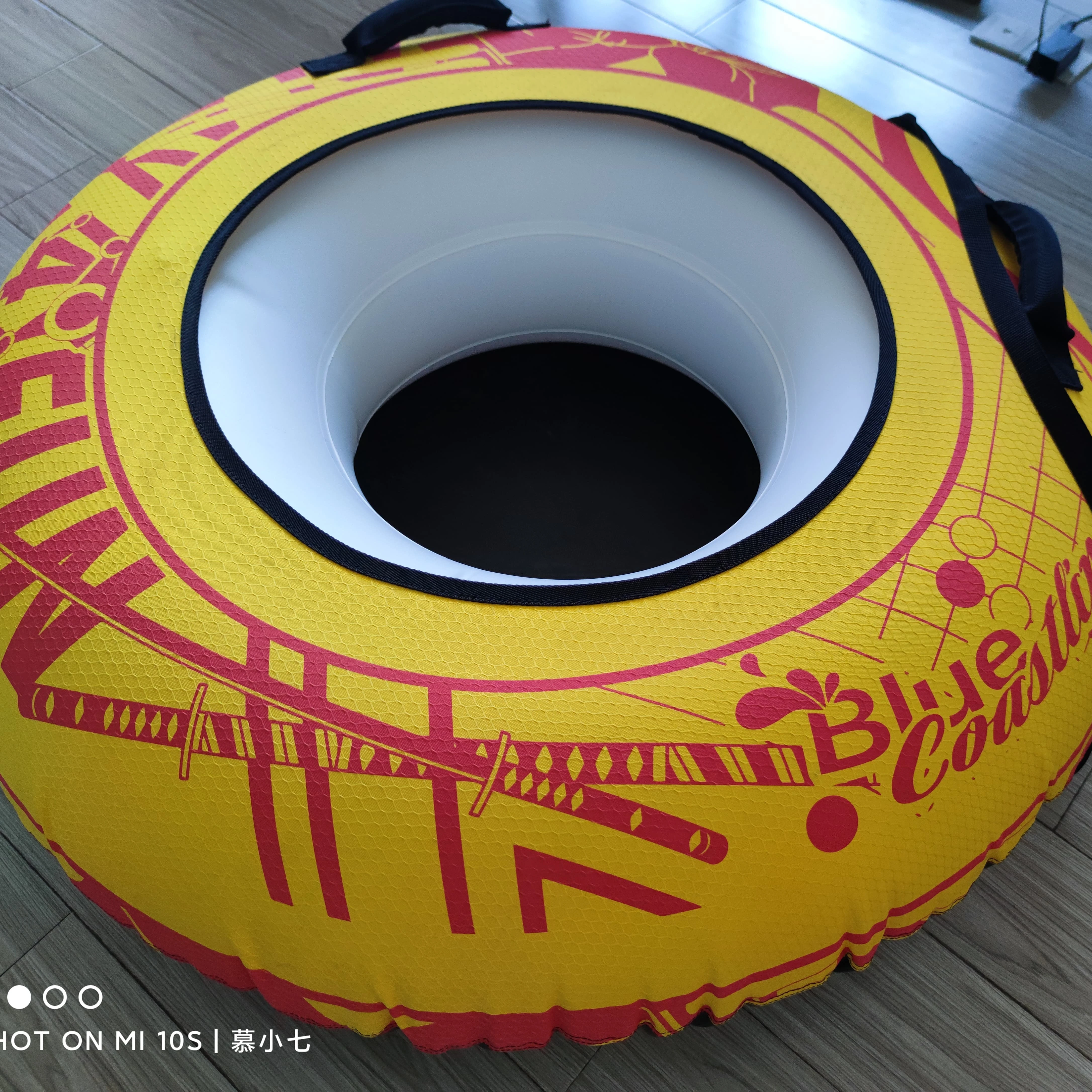 Large Outdoor PE Material Winter Snow Tube for Sledding Snow Ring & Sled Car for Kids and Adults for Park Ice Skating Snow Fun