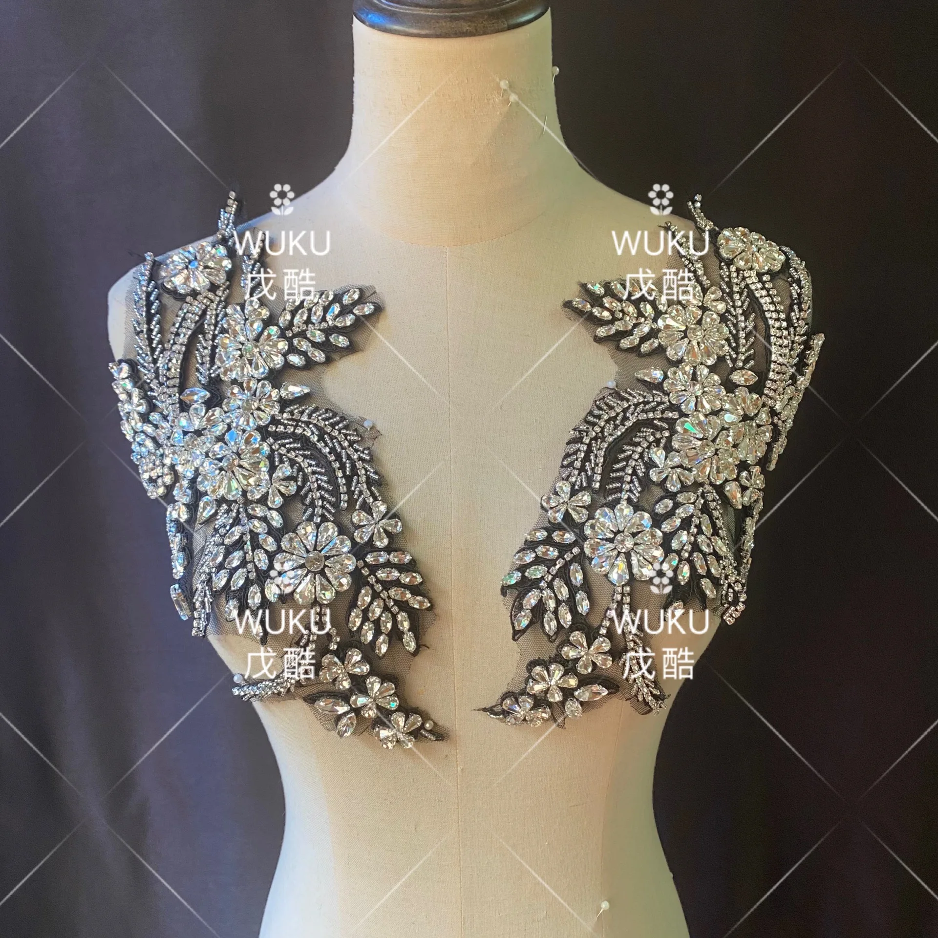 Аппликация из хрустального кружева с черным кружевом