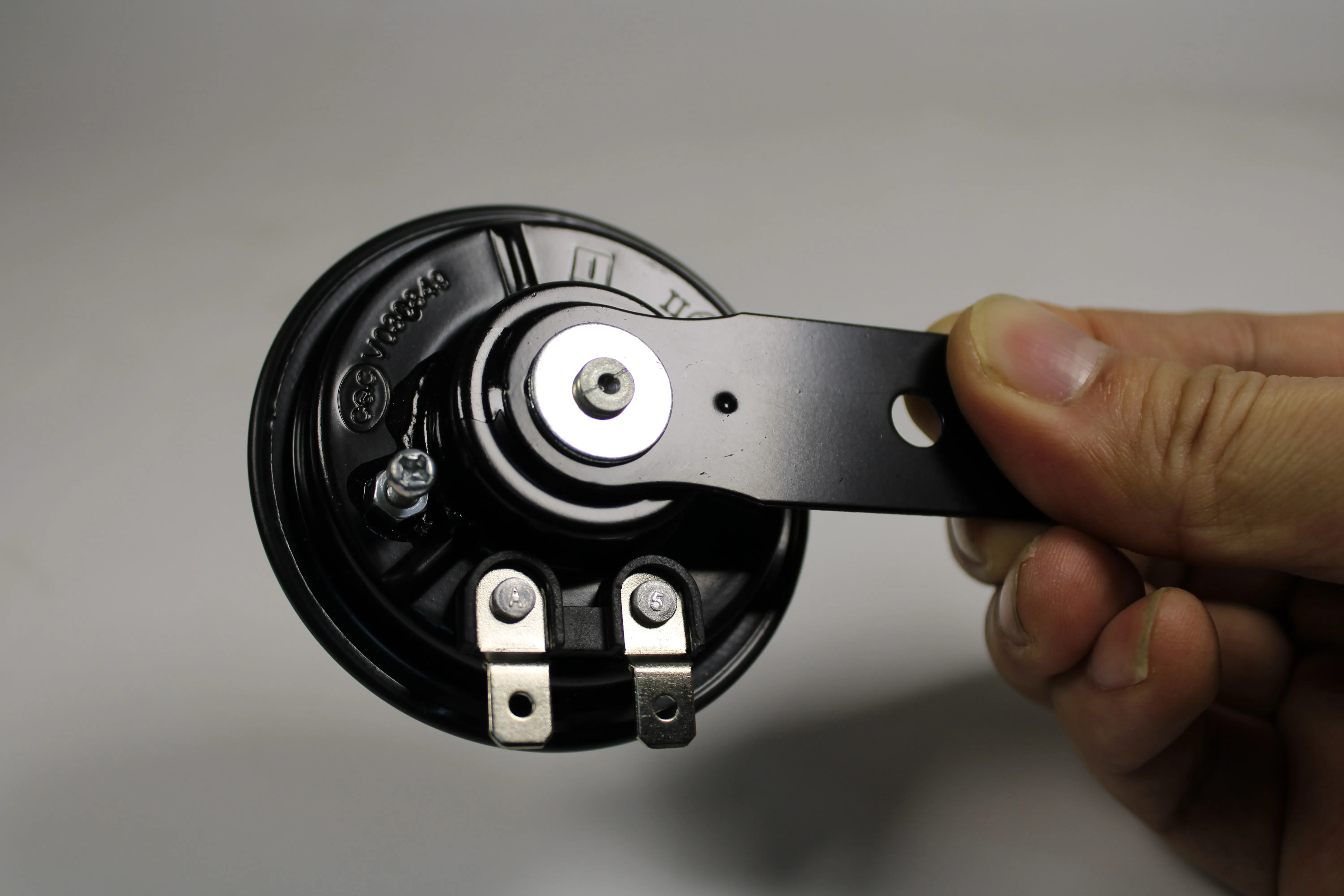 Universal Motorcycle Electric Horn Kit 12V 6A 110db Waterproof Round Loud Horn Speakers for Scooter Moped Dirt Bike ATV