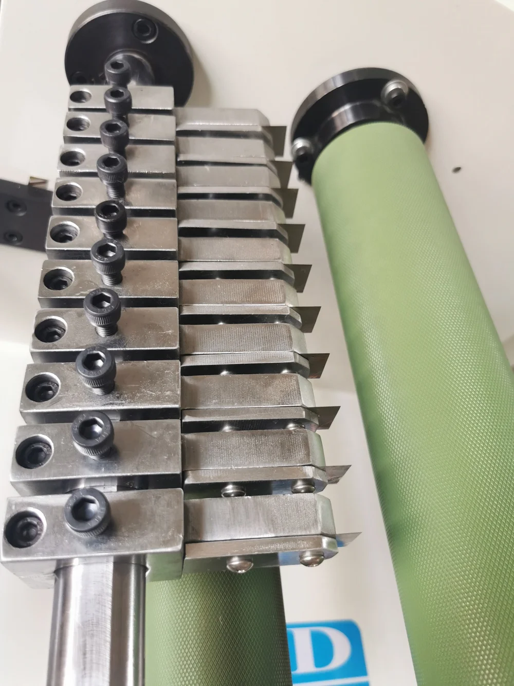 Mini adhesive tapes slitting rewinding machine for small factory start