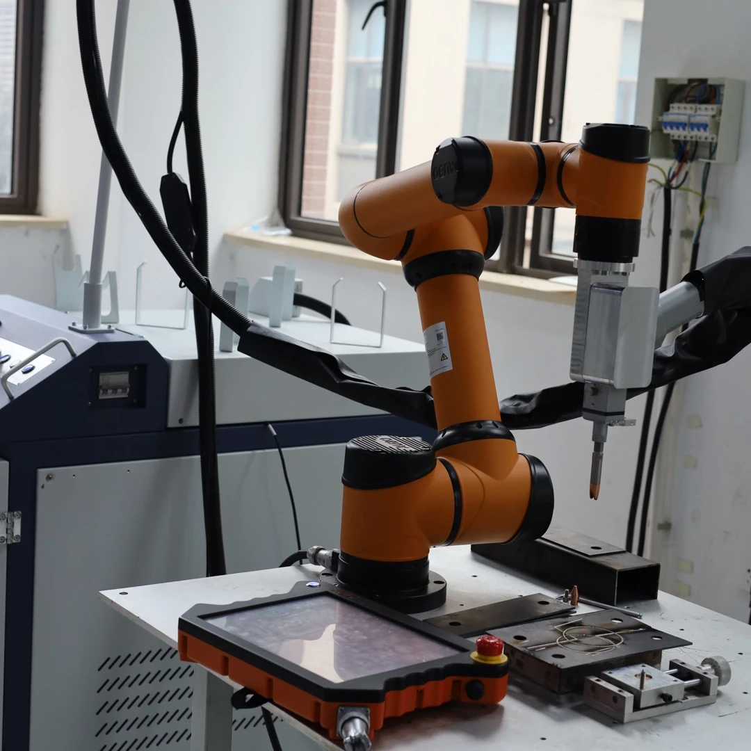Smart Machinery Collaborative Robot 4 Axis Robotics Arm Welding Payload 6kg  New Design Cheap Price 6 Axis Cobot Manipulators