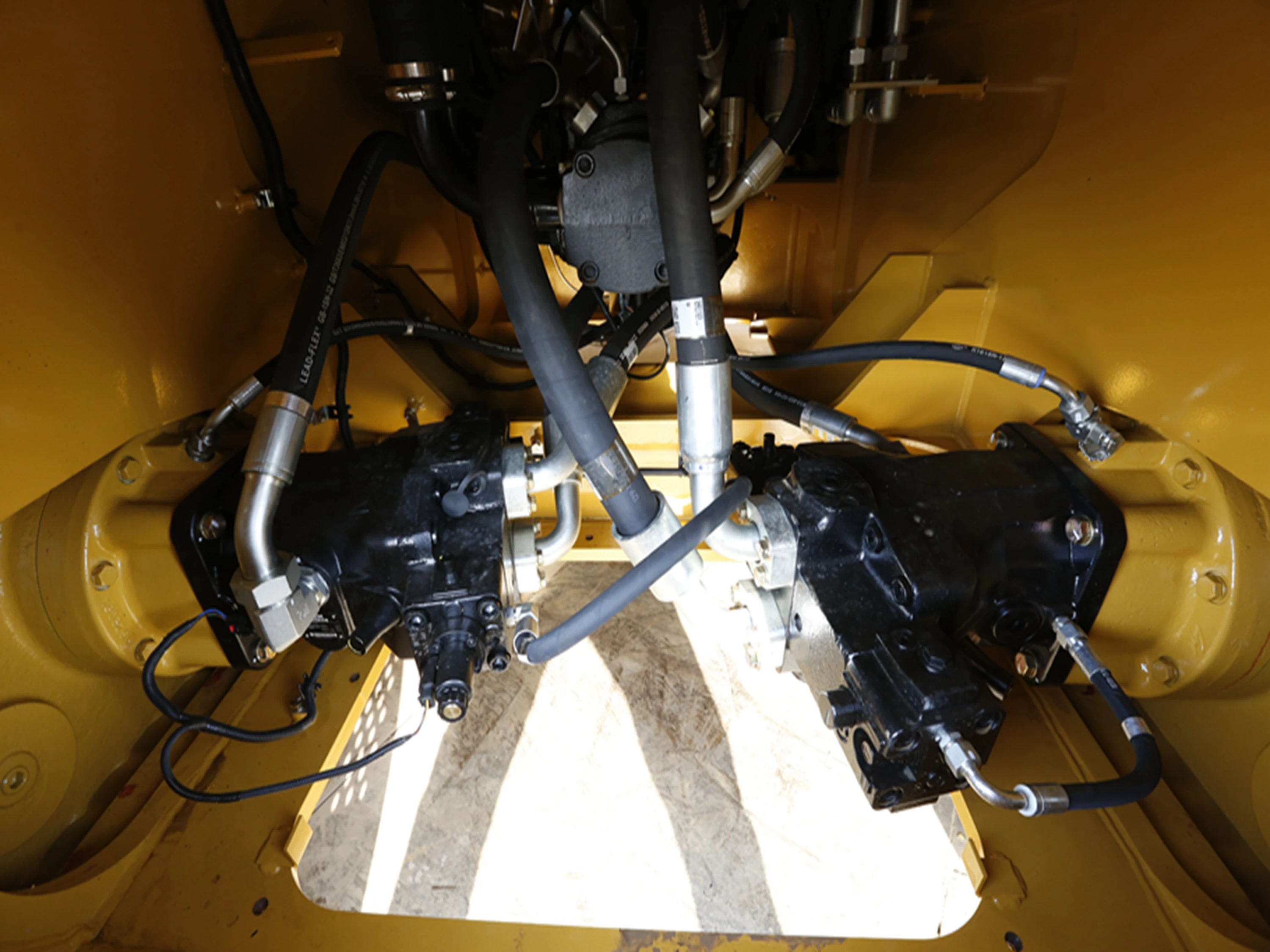 220 hp bulldozer with rops cabin three shank ripper air conditioner Straight blade