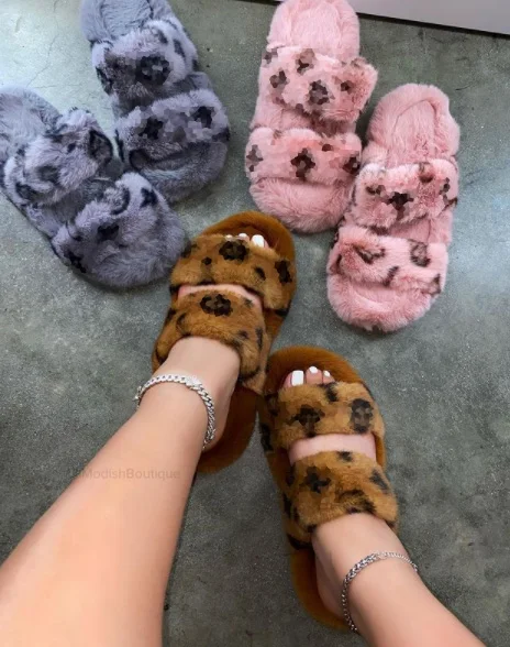 
New Arrival Ladies Winter Fur Slides Warm Designer Furry Fluffy Slippers For Women Famous Brands Fuzzy Slippers 